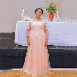 Blushing Mother of the Bride Dresses Sheer Neck White Lace Appliques Tulle långa ärmar Plus Size Party Dress Wedding Gown
