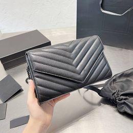 Äkta läderhandväska levereras med Box Woc Chain Bag Women Luxurys Fashion Designers Väskor Kvinnlig koppling Klassisk tjejhandväskor Kuvertplånbok