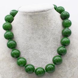 Großhandel 20mm grüne Jade runde Halskette 17,5 Zoll Naturperlen große Größe