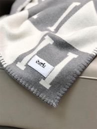 Fashion Thicken Cashmere Blankets Classic Letter Home Travel Throw Blanket Men Blanket Towel Womens Soft Shawl