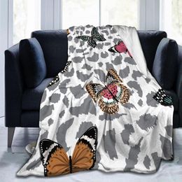 Decken, weiche warme Fleece-Decke, Schmetterlinge fliegen auf Leopardenfell, Winter-Sofa-Überwurf, 3 Größen, leicht, dünn, mechanische Waschung, Flanell