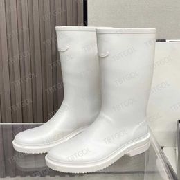 Frauen Designer Gummi-Regenstiefel PVC Knieschuh 23fw Freizeitstil wasserdichte Welly Boots Luxus Regenstiefel Wasserschuhe Regenschuhe 35-41 NO431