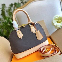 designer bag Fashion Ladies Vintage High Luxurys 2022 Shell Handbag Tote Handle Womens Small Designer Letters Shouler Bags