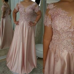 Satin Pink Mother of the Bride Dress Kort ärmar A-Line Scoop Lace Pärlade formella aftonklänningar Bigger Moderklänningar Ny