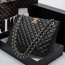 Women's Luxury Bag Shop 80% Factory Xiaoxiangfeng Lingge Chain Women's 2023 New Fashion Bucket Msenger One Shoulder Soft Leather