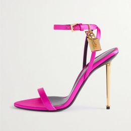 Sandálias femininas de salto alto rosa vermelho dourado Cadeado decorar Salto alto nu Bombas Queen Alça no tornozelo 10,5 cm Designer de luxo Vestido de designer Sapatos de jantar Grande