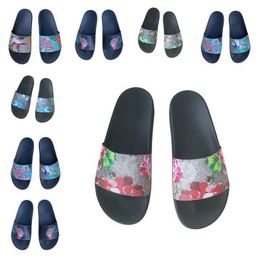 Maschile di alta qualità da donna sandali estivi sandali spiaggia scivoli di moda pantofole per leisure ladies sandali da bagno scarpe classiche lettera classica