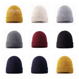 High quality selling Winter beanie men women leisure knitting polo beanies Parka head cover cap outdoor lovers fashion winters knitted hats skull caps R6