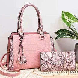 New luxurious shoulder bag Handbag belt Serpentine Alligator snake pink big cross body designer tote bag womens purse beach clutches makeup Bags With Chain Wallets