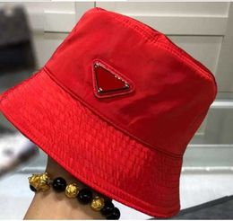Stingy Brim Hats Luxury Nylon Bucket Hat For Men and Women High Quality Designer Ladies Mens Spring Summer Colourful Red Leather Metal Sun Hats New Fisherman