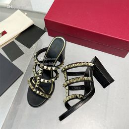 Designer V Slide Sandals Fashion Rivet Ankle Strap Heel Slides Woman High Heels Shoes Luxury Leather ghgsdg