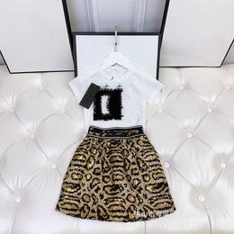 Sets de ropa de dise￱ador Camiseta de jarra de primavera de primavera de verano lentejuelas de leopardo falda estampada fresca estilo de celebridades atm￳sfera de dos piezas