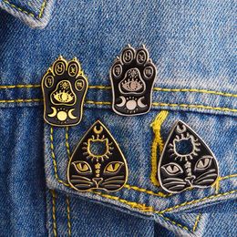 Pins Brooches Brooches Witchcat Black Cat Paw Star Moon Eye Witch Craft Magic Course Enamel Brooch Pins Gold Sier Badge Den Dhgarden Dh2Df