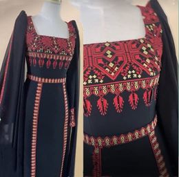 Vestidos de noite reta de Kaftan, elegantes e marroquic￵es ￡rabes, com mangas de capa longa com bordados vermelhos, vestidos de evento formal do Oriente M￩dio Muslim Muslim Wear 2023