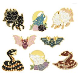 Brooches Personality Animal Collections Spider Snake Bat Wolf Alloy Enamel Pins Men Women Bag Lapel Pin Shirt Badge