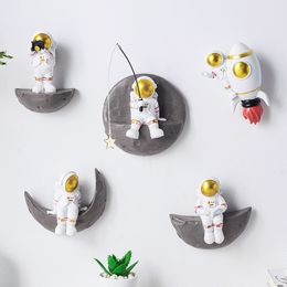 Novelty Items Nordic Wall Decoration Astronaut Resin Wall Shelves Home Decor 3D Astronaut Figurines For Living Room Bedroom Wall Hanging Decor 221129