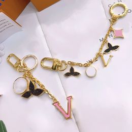 Luxury Keychain for Men Classic Brand Designer Key Ring Womens Bag Pendant Flower Letter V Buckle Car Keychains Handmade Key Chain Bracelet