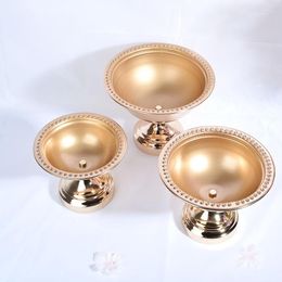 Storage Bottles European Style Fruit Plate Wedding Supplies Golden Flower Metal Candy Dry Vase Ornaments