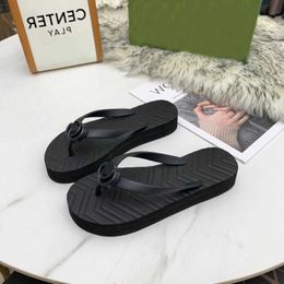 2022 Designer Luxo de borracha de borracha Sand￡lias femininas praia Slides de moda FLIP FLIP SANDAL SHALS SLIPOS DUBLE G189