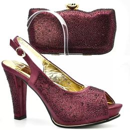 Neue Weinfarbe, afrikanische passende Schuhe und Taschen, italienisches Schuh- und Taschenset für Damen, verziert mit Stein
