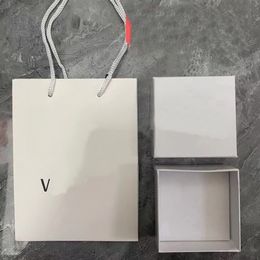 Luxury F Letter White Boxes Jewellery Accessories Packaging & Display Box Gift-Bag Necklaces Bracelets Earrings Ring gem storage boxs