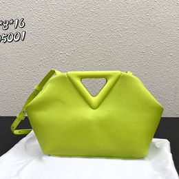 Plain Triangle Handbag Purse Tote Bag Wallets Clip Pocket Genuine Leather Inside Fashion Letters Women Crossbody Shoulder Bags Hand Dinner Pocket