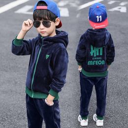 Set di abbigliamento Set per bambini Double face Velluto Lettera di moda con cappuccio 2 pezzi Felpe con cappuccio Pantaloni da jogging Bambini Ragazzi Tuta per l'autunno inverno 221130