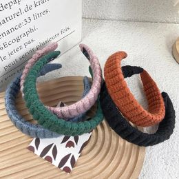 New Fashion Women Headband Knitted Warm Hairband Winter Well-bedded Pleated Headwear Adult Hair Accessories