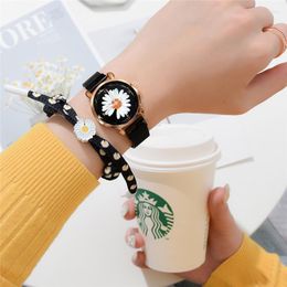 Wristwatches 2022 Little Daisy Pattern Ladies Casual Quartz Watch Lazy Milan Strap Simple Style