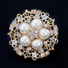 Diamond Pearl Brooch pin Gold Crystal Flower Brooch Corsage Scarf Buckle Dress Suit Pins for Women Fashion Jewelry Gift