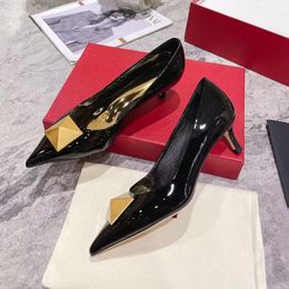 Sapatos de vestido bombas rebites sapatos formal escritório apontado dedo do pé feminino designer simples festa casamento sexy novo 5cm salto 35-41 tamanho