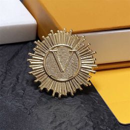 Designer Frauen Männer Luxus Marke Brief Brosche Perle Kristall Schmuck Brosche Charme Gold Pin Hochzeit Weihnachten Party Geschenk Zubehör