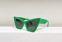 Green Cat Eye Shield Sunglasses Dark Grey Lens Party Glasses Unisex Designer Sun Shades Occhiali da sole Pupular Styles