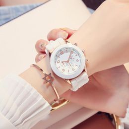 Montre-bracelets Relogio féminino mode décontractée dames blancs silicone geneva quartz watch sport numérique cadeau de vacances chasy