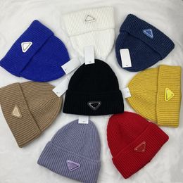 2023 Yeni Örme Şapka Tasarımcısı Beanie Cap Mens Sonbahar Kış Kafatası Kapakları Sıradan 15 Renk