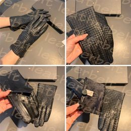 Plush Warm Gloves Winter Designer Mitten Women Touch Screen Gloves Fashion Sheepskin Glove with Box