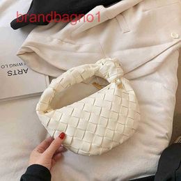 A NJ Bottegav Bag Venetss Women's Woven Cloud Handbag Underarm Small Horn Knotted Hand Q9TW Designers Bag Crossbody with the logo