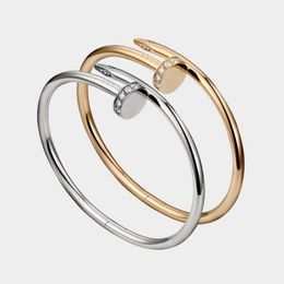Großhandel Nagelarmband Designer -Armbänder Luxusschmuck für Frauen Mode Knochenmangel Titan Stahllegierung Gold plattiert.