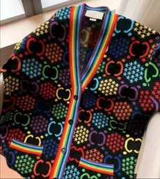 2022 디자이너 패션 하이 엔드 여성용 스웨터 여성용 스웨터 여성 편안하고 따뜻한 럭셔리 G 편지 인쇄 카디건 버튼