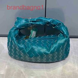 A NJ Designer Handbags Bottegav Venetss 2023 Portable Kefuman Women's Mini Hand Jodie Cloud Leather Woven Designers Bag Crossbody with the logo