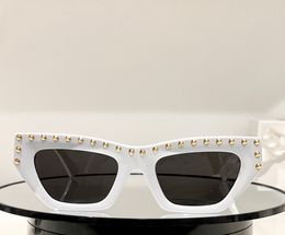 Cat Eye Sunglasses White Dark Grey with Studs Sunglasses for Women Desinger Men Summer Shades Sunnies Lunettes de Soleil UV400 Eyewear