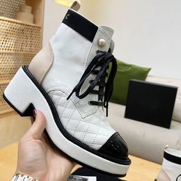 Autumn and Winter Boots Black Ankle Bicycle Thick Sole Flat Shoes Combat Boots Low Heel Lace up Leather Chain Logo Buckle Women's Luxury Designer Shoe Factory