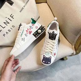 2022q men's and women's graffiti hand-painted lace-up casual sneakers fashionable wild high-end couple banquet shoes size 35-45 asdad