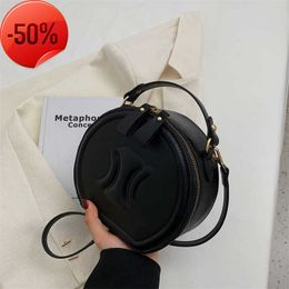 Designer Bags 2024 Summer New Triumphal Arch Pig Nose Small Round Womens Fashion Temperament Foreign Style Single Shoulder Msenger Factory Direct Sale