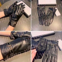 Warm Velvet Gloves Luxury Sheepskin Gloves Metal Letter Winter Mittens Womens Touch Screen Glove