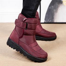 Stivali donne Snow Plush Ladies Slip on Platform Shoes Furt Aound Ankle Chunky Botas Mujer Winter 221007