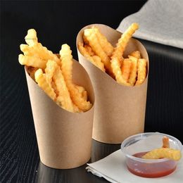 Disposable Cups Straws 100pcs Kraft paper potato chips box disposable bags french fries cup food snack packing boxes Hand holding 221007