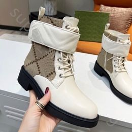 Nuovi stivali da donna Martin Boot Stivali da neve Top Designer Vera pelle Piatto da viaggio in metallo con fibbia per cintura Taglia 35-42