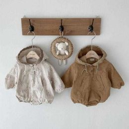 Rompers 2022 Autumn Winter New Fashion Hoodies Bodysuit Infant Boy Large Pocket Jumpsuit Girl Cute Bear Cotton Bodysuits One Piece J220922