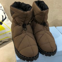 Scarponi da sci imbottiti Scarpe per la stagione fredda Stivaletti invernali caldi in nylon trapuntato alla caviglia Stilista di lusso Fashion Piumino antiscivolo Mezzi stivaletti0001